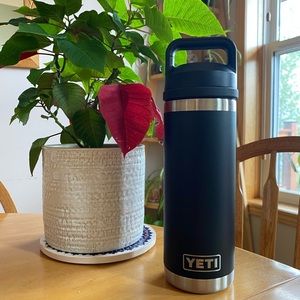 NEW! Black yeti 18oz bottle
